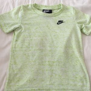 Nike shirt size 3t